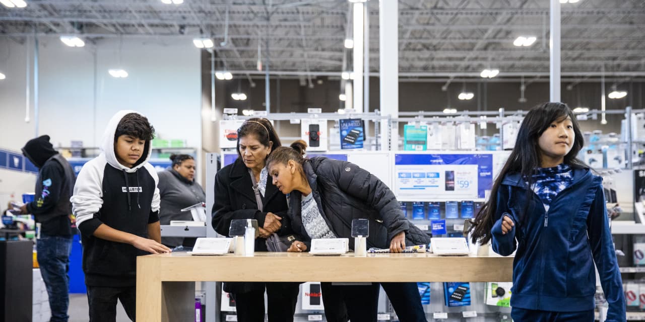 Consumer sentiment tumbles to six-month low in May on renewed fears about U.S. economy
