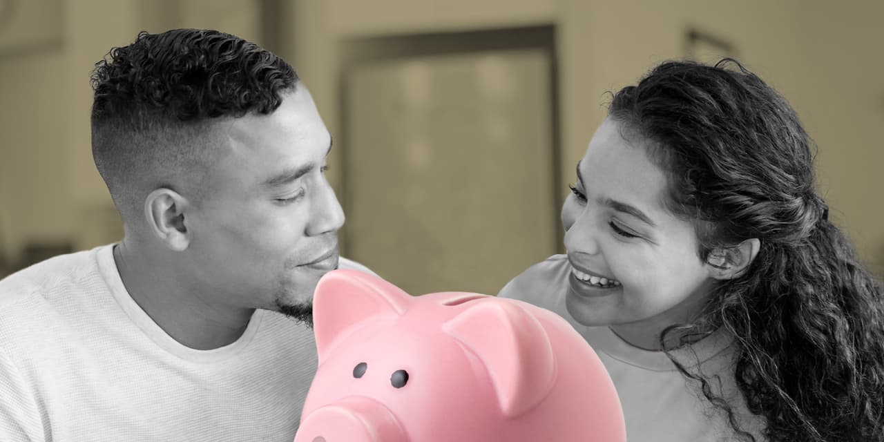 Should couples combine finances or keep separate accounts? One option leads to a happier marriage, study says.