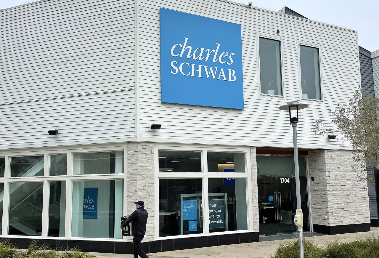 Charles Schwab Raises $2.5 Billion In Bond Offering Amid Surge In ...