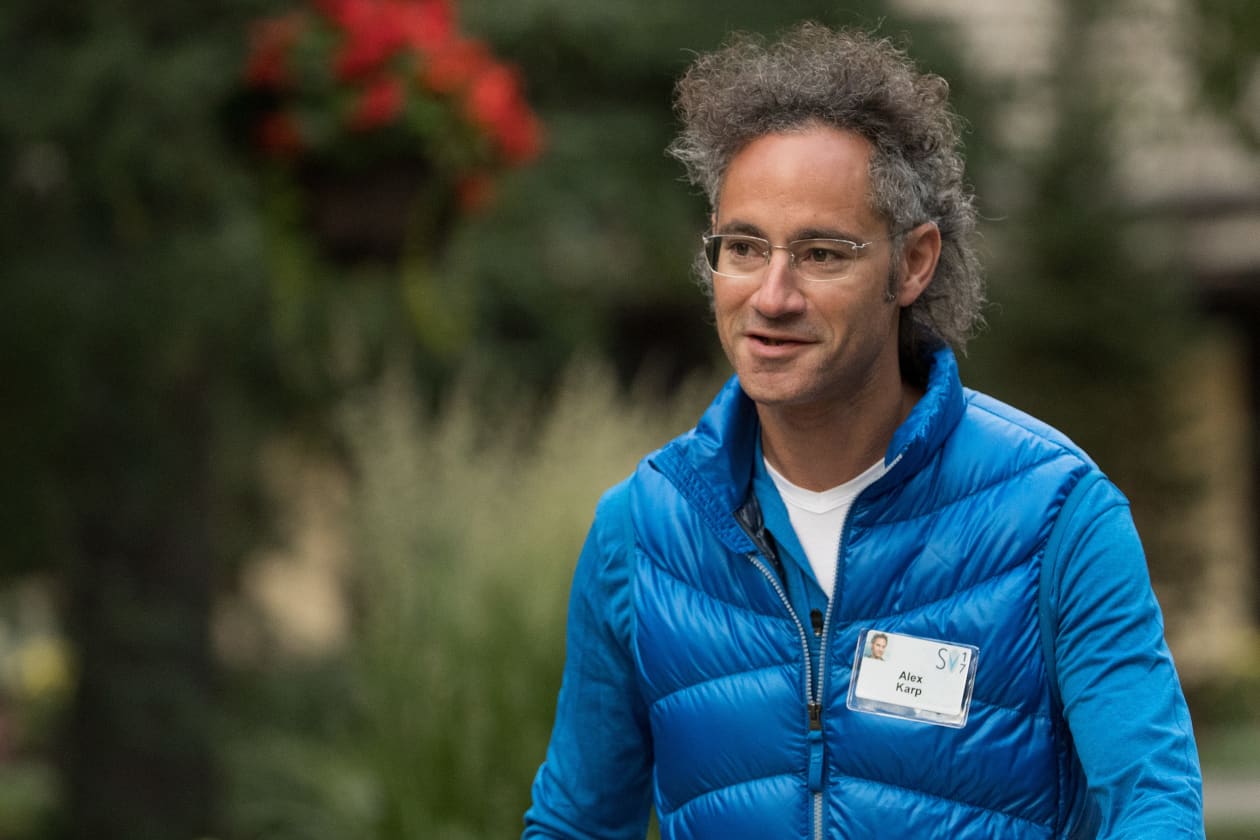 Palantir’s stock gains as ‘bombastic’ AI demand fuels an earnings