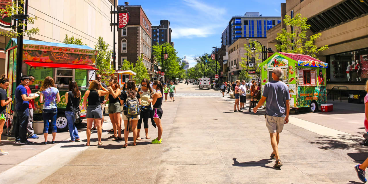 Cinco ciudades universitarias en las que vale la pena quedarse después de la graduación