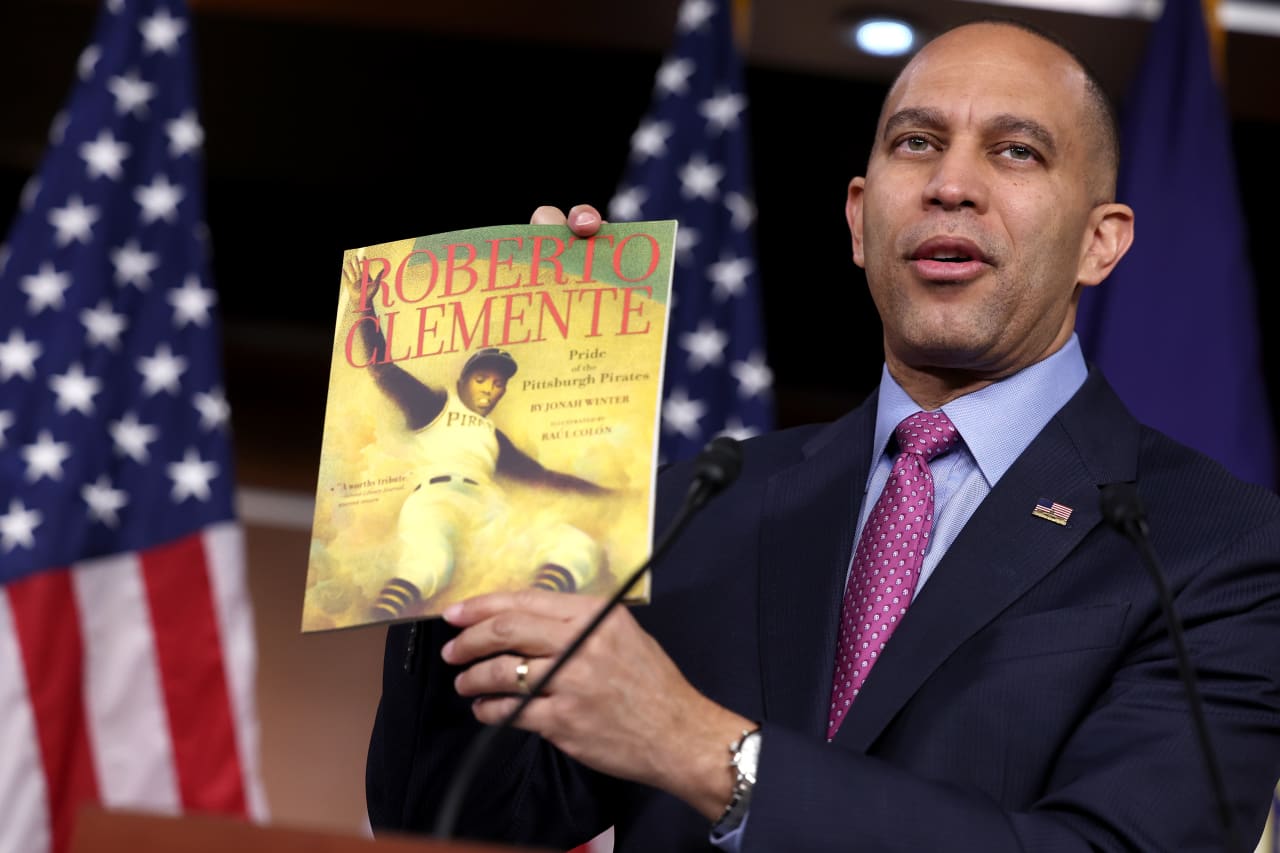 Roberto Clemente book approved for use in Florida public schools