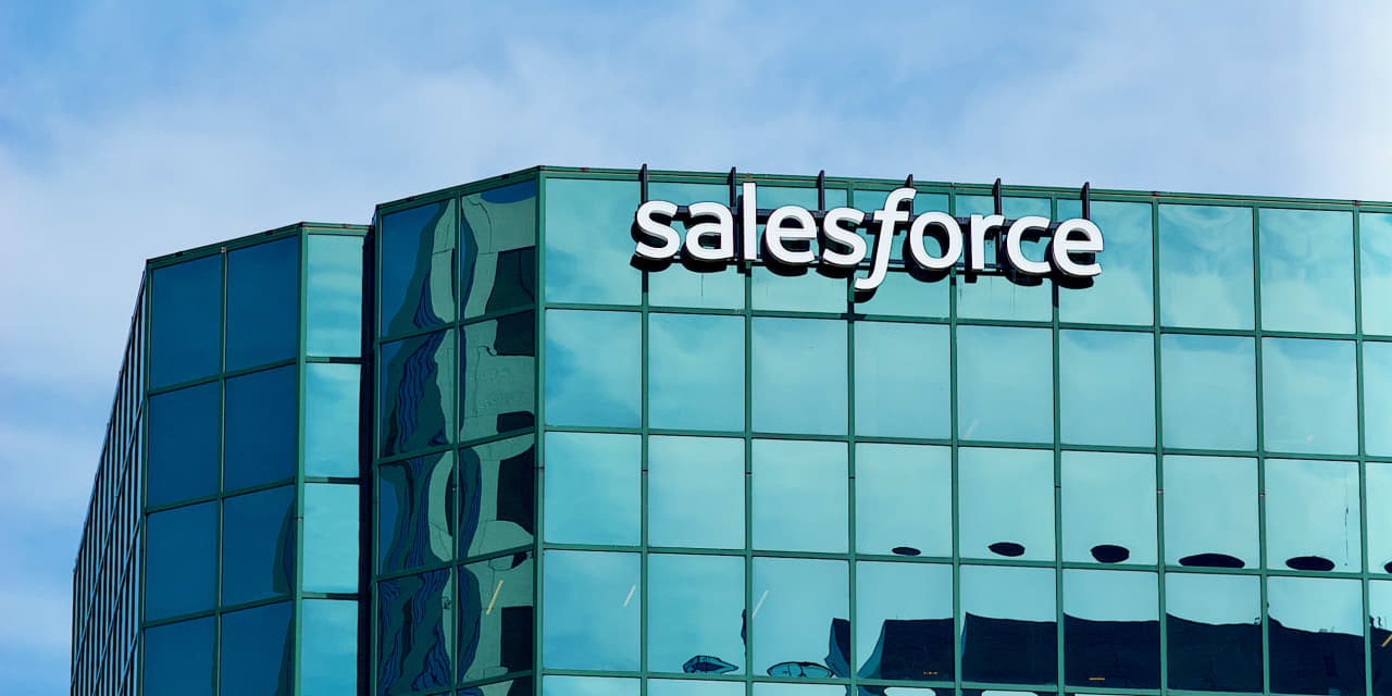 Salesforce se sumerge en la nube de IA