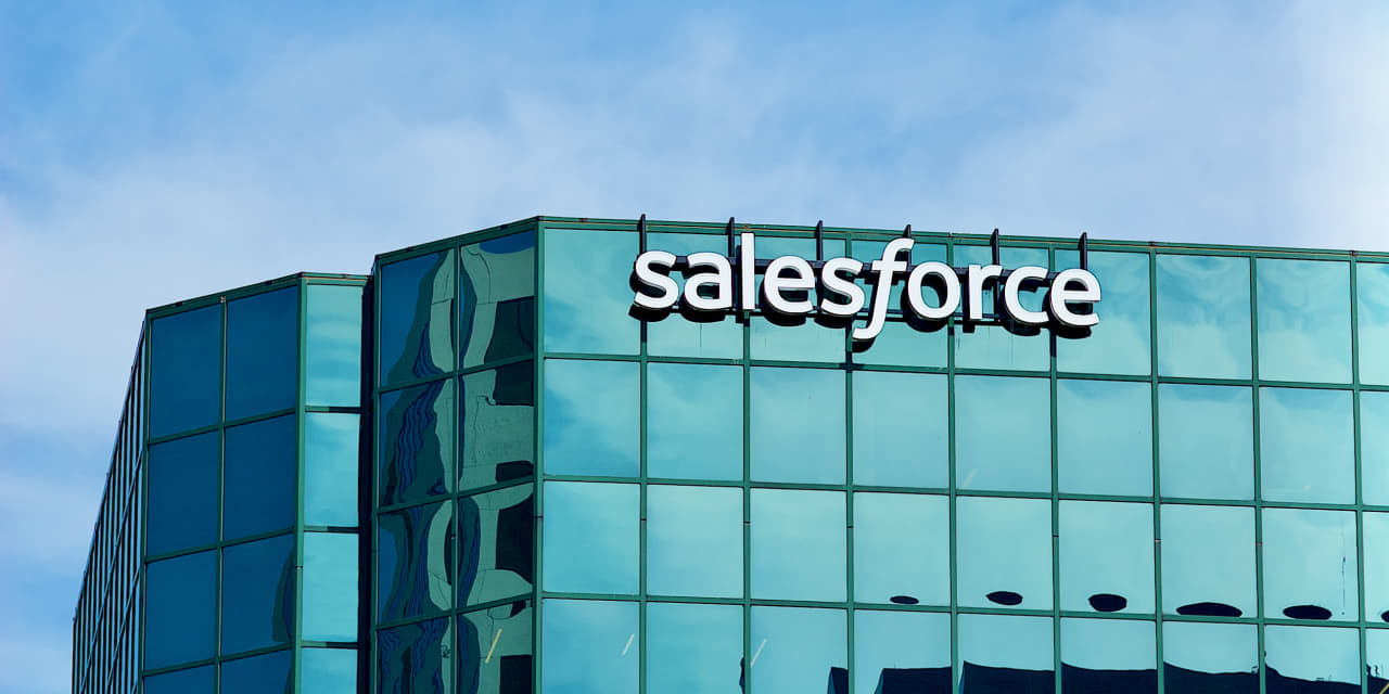 Salesforce se sumerge en la nube de IA