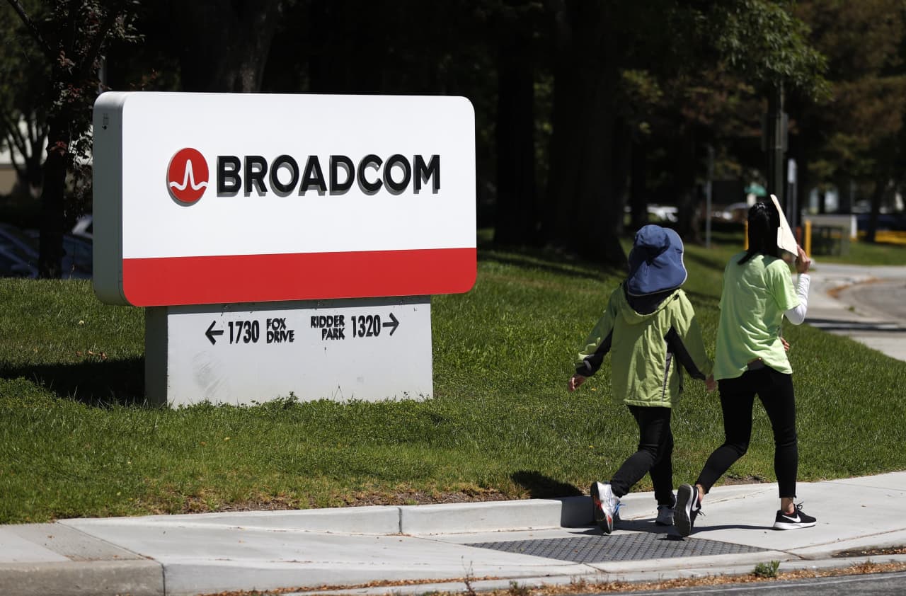 Can Broadcom’s stock break the software curse after earnings? Here’s what Wall Street is saying.