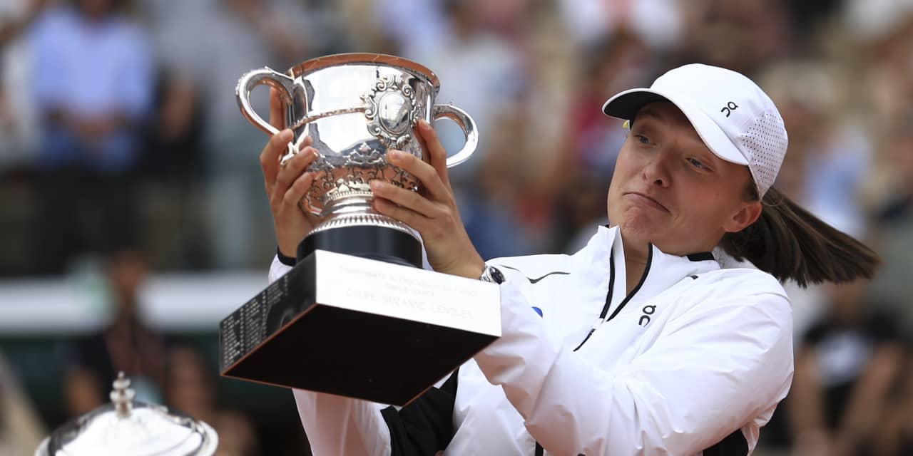 Iga Swiatek bat Karolina Mošova en finale de Roland-Garros pour remporter son 3e titre parisien, 4 Grand Chelem