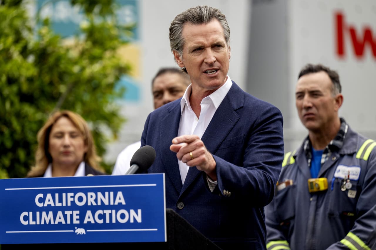 Gavin Newsom Spars With Sean Hannity Over Biden, Immigration And The ...