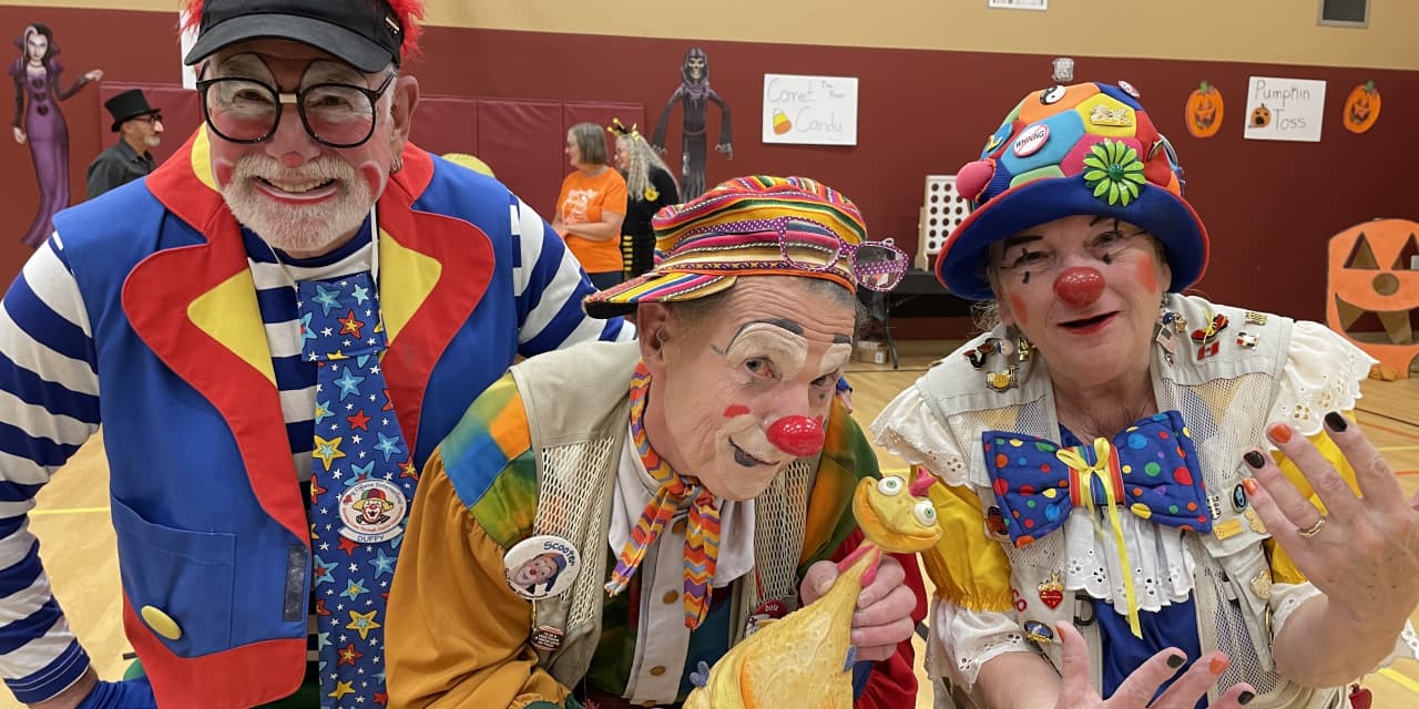This retiree travels the world as a clown and loves it when &lsquo;children&rsquo;s faces light up&rsquo;