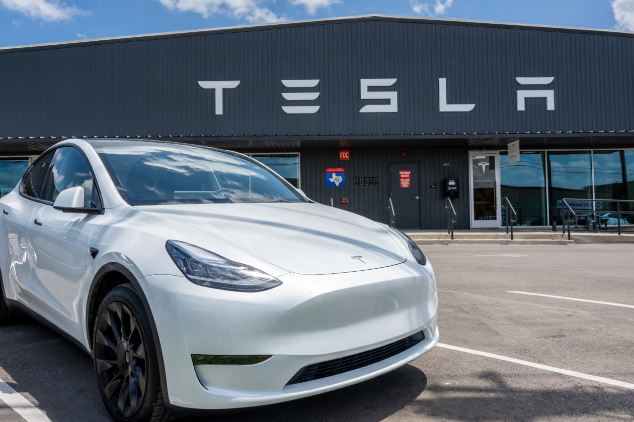 Tesla car price starting discount