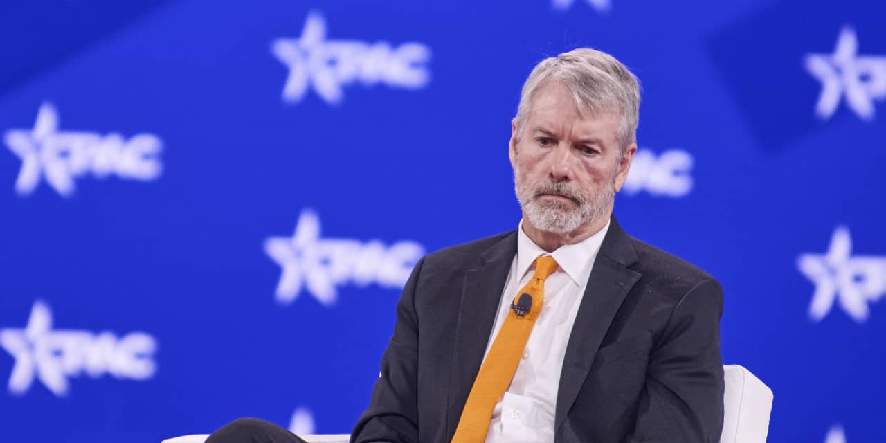 Strategy shows no fear — it keeps adding to a losing bitcoin position as prices drop