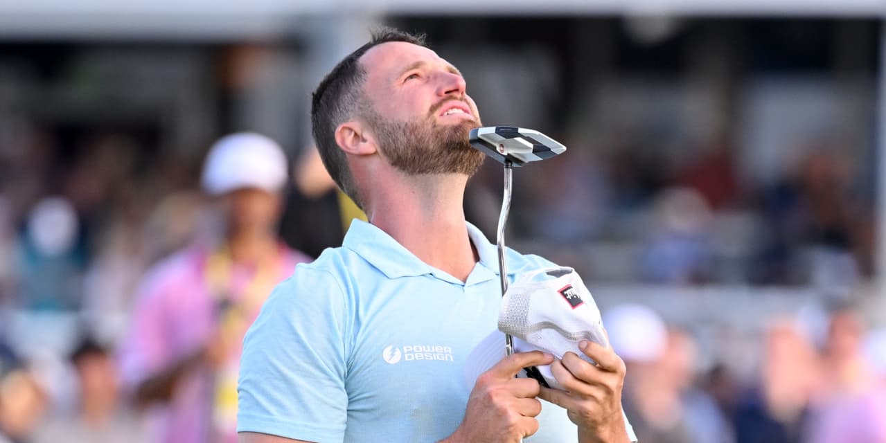 Wyndham Clark wins U.S. Open for his first major title, edging out Rory McIlroy 