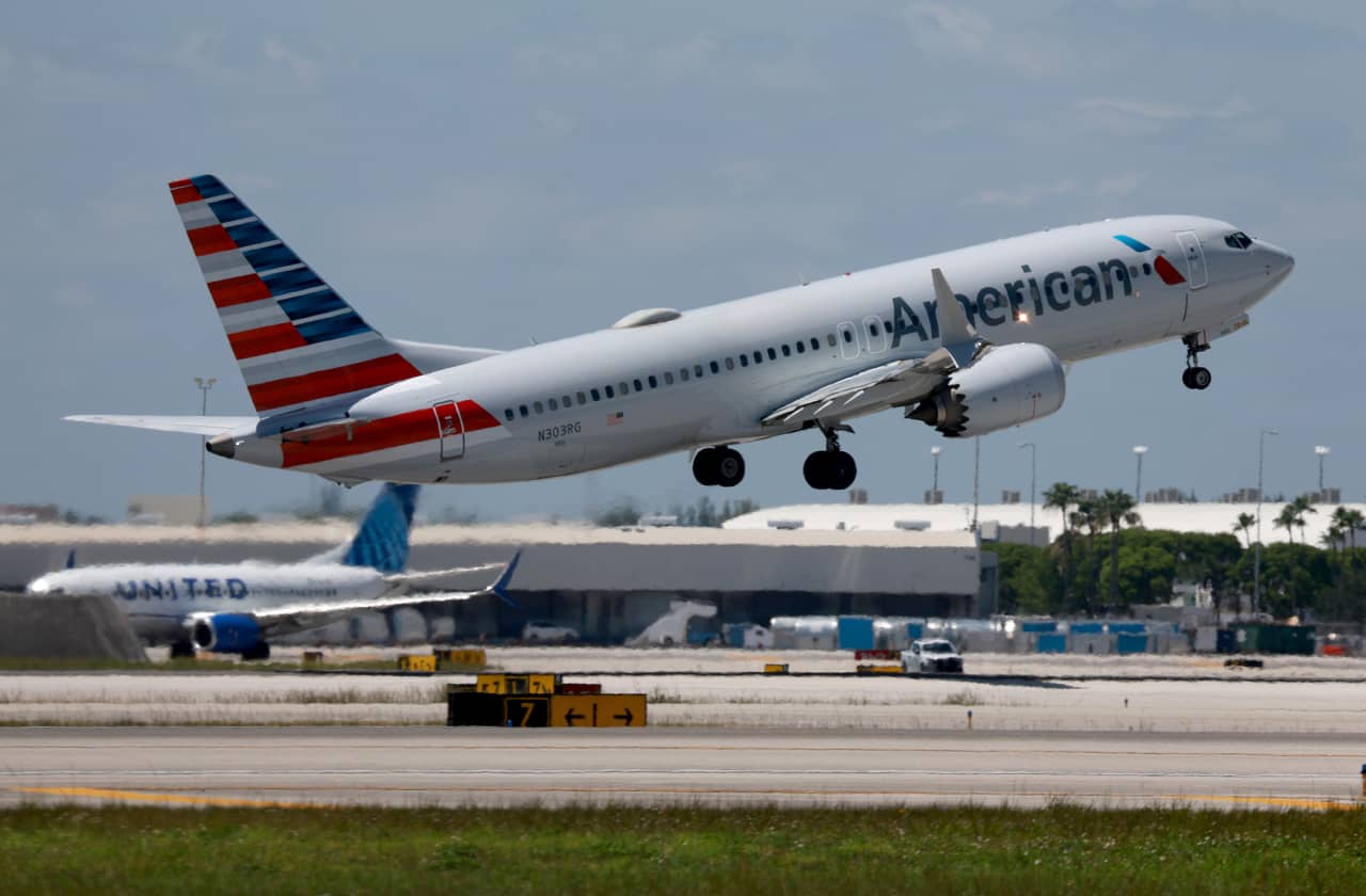 American Airlines reports big profit beat and best load factor in 11 years