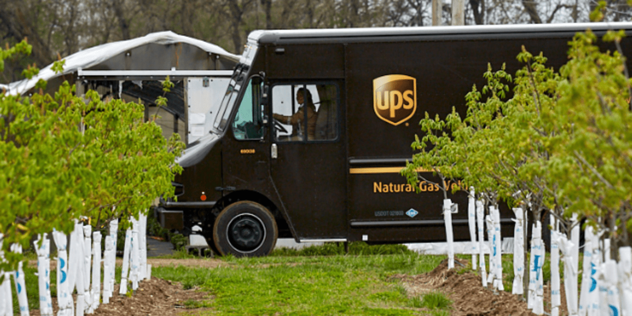 FedEx dice que las tensiones entre UPS y su sindicato han “abierto muchas puertas”