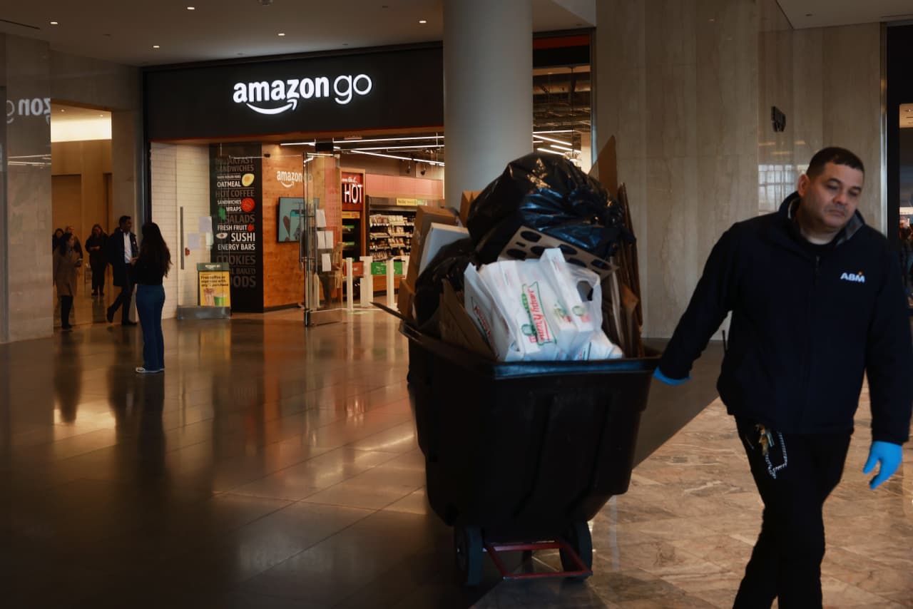 It’s still a ‘low fire’ jobs market. Jobless claims stay low and unemployment falls early in the new year.