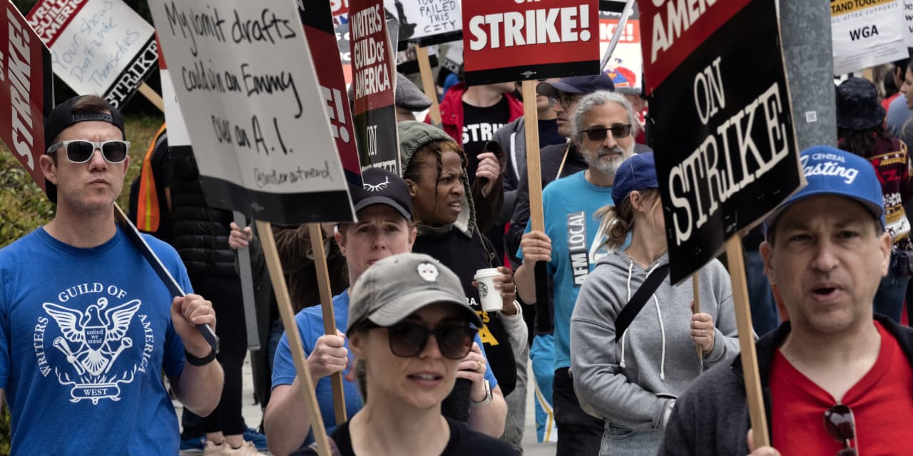 Hollywood writers rally as strike reaches 50 days, say they'll win - Vimarsana News