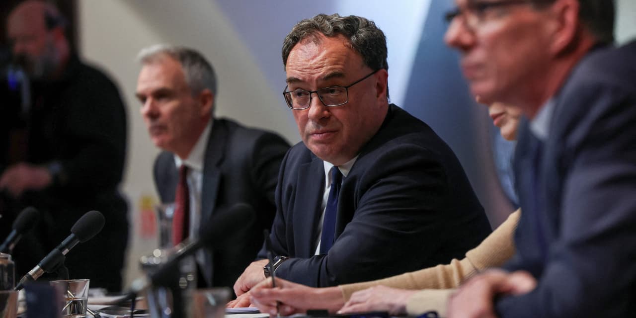 Global growth outlook deteriorates on central bank rate hikes, raising risks for U.S. and markets