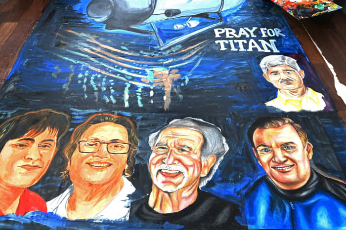 OceanGate believes all 5 passengers on Titanic exploration sub 'have