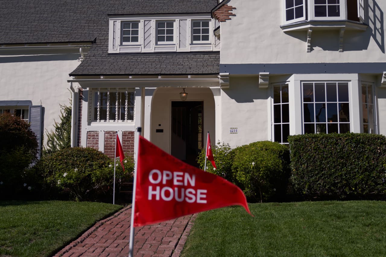Mortgage rates rise past a key mark, signaling bad news for the housing market