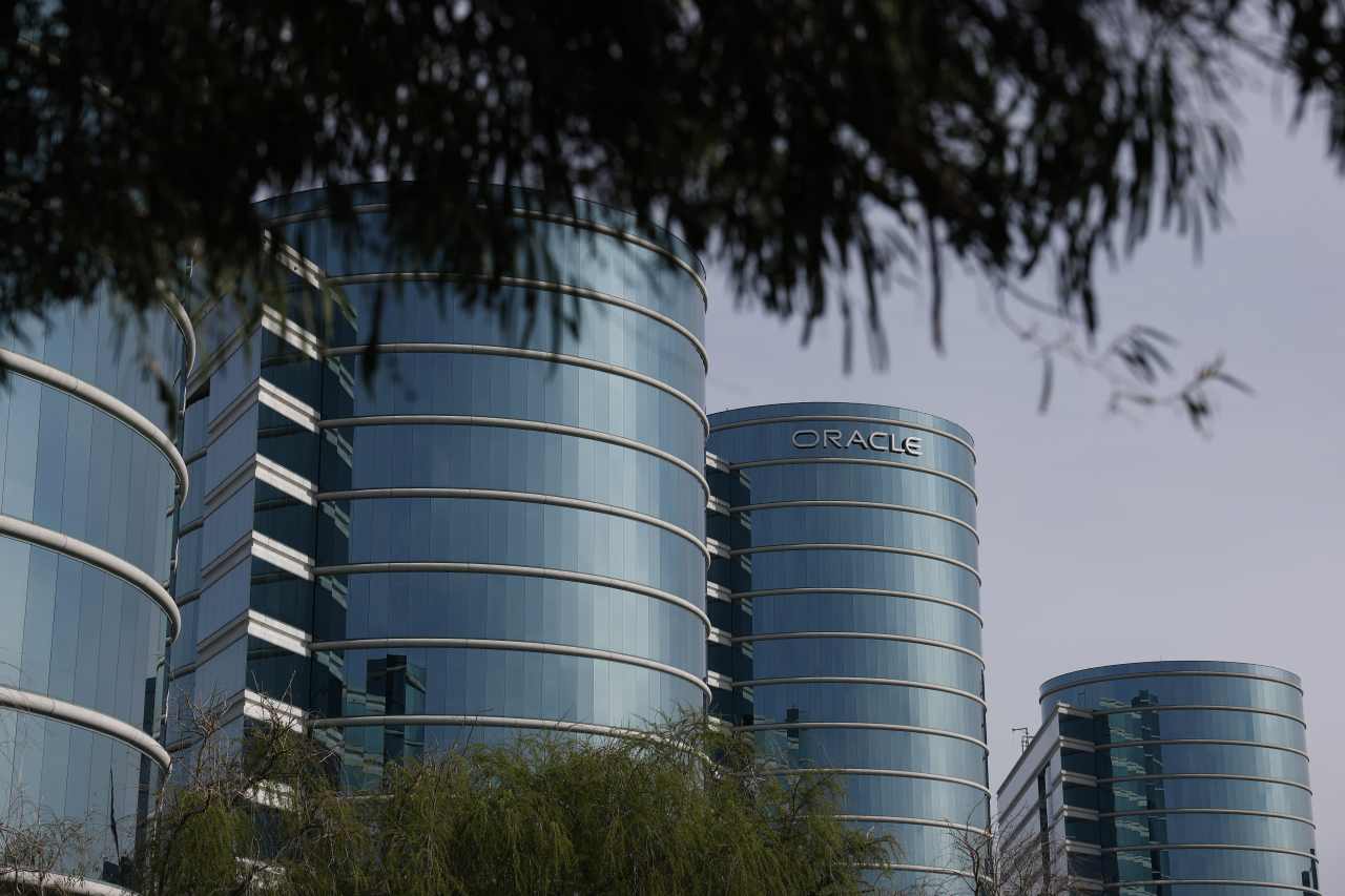 Oracle shares gain as investors focus on cloud deals, overlooking quarterly revenue miss