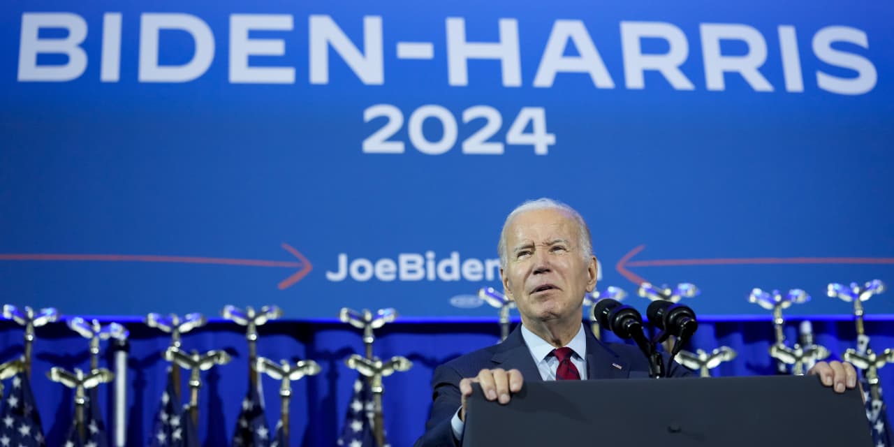 As Biden rallies for abortion rights, conservatives are pushing a 15-week national ban