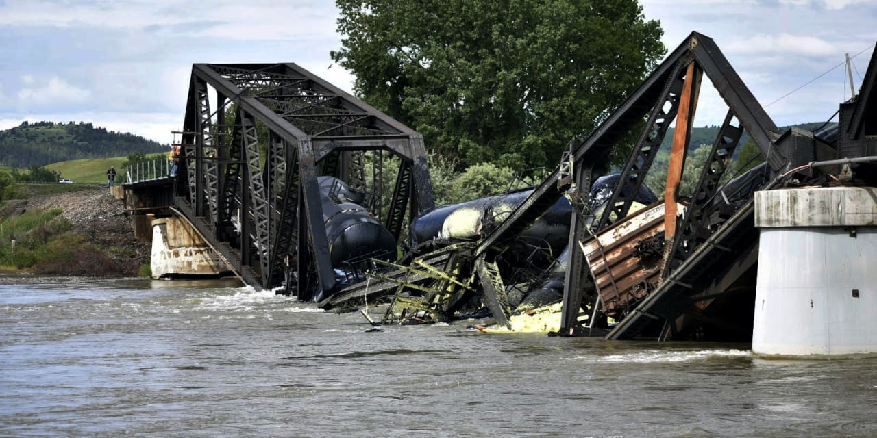 Bridge collapses in Montana, sending freight train carrying hazardous materials into Yellowstone River - Vimarsana News