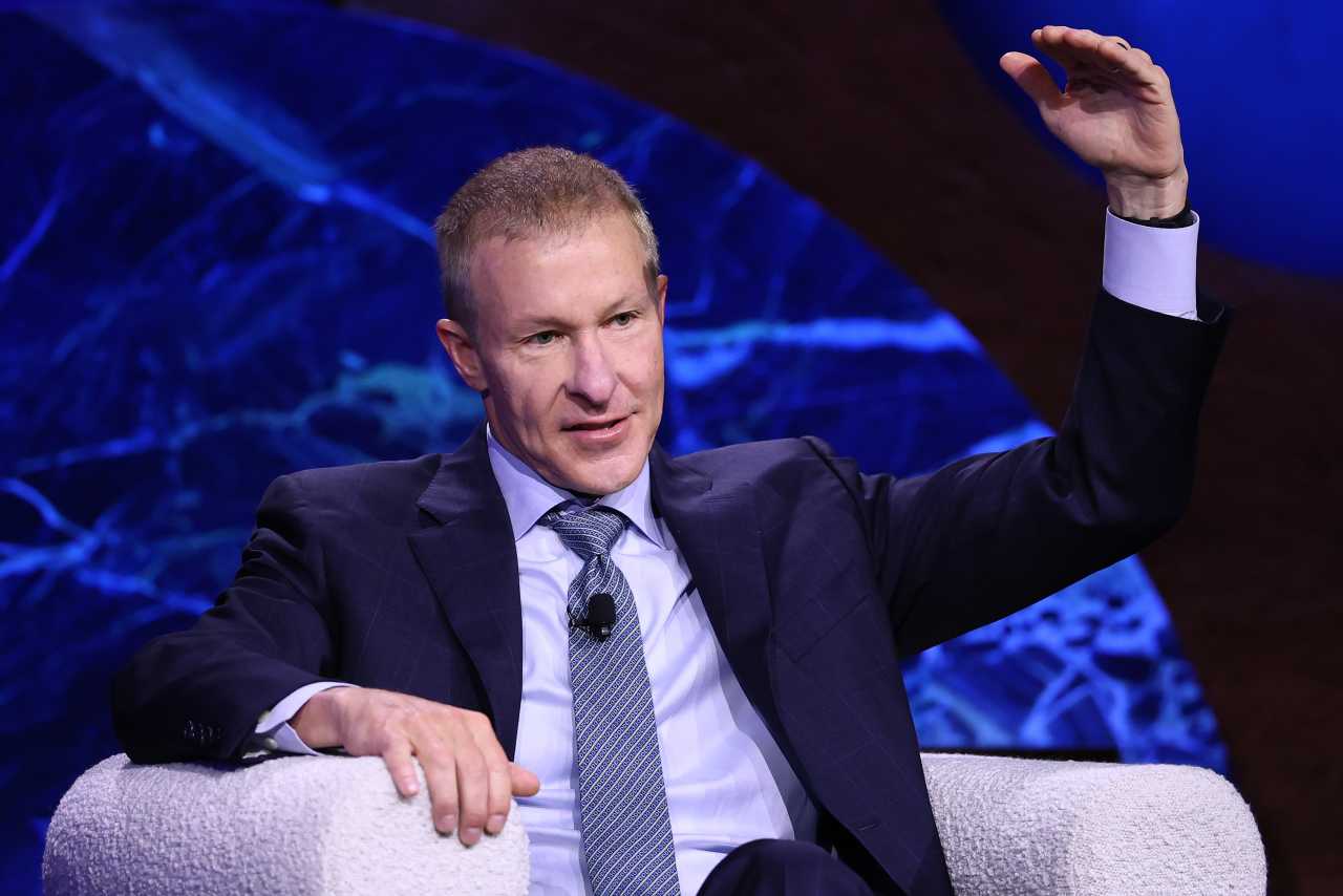 United CEO says budget airlines ‘screw the customer’ — but apparently new partner JetBlue is an exception