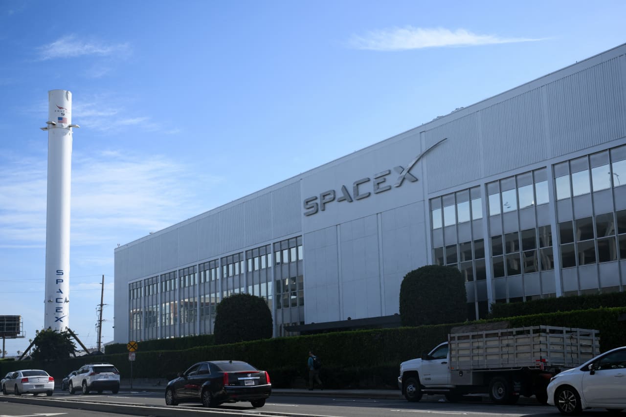 Tom Lee says the tech-stock dip ahead of SpaceX’s 