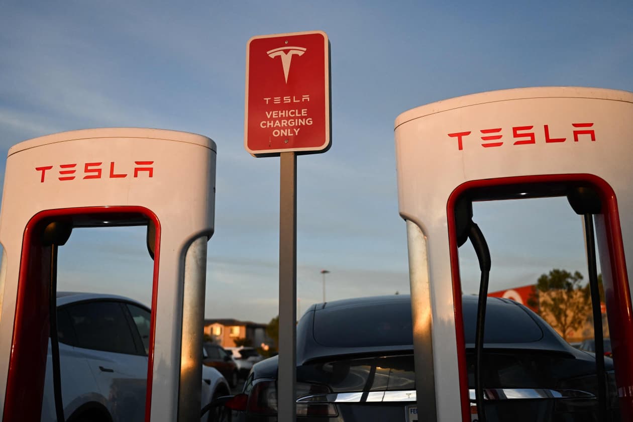 Tesla's stock slumps as delivery numbers miss the mark by a wide margin -  MarketWatch