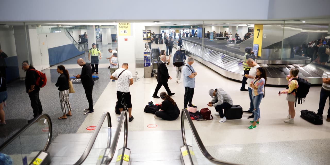 Flight delays mount on East Coast as airlines face big July 4 holiday-travel test