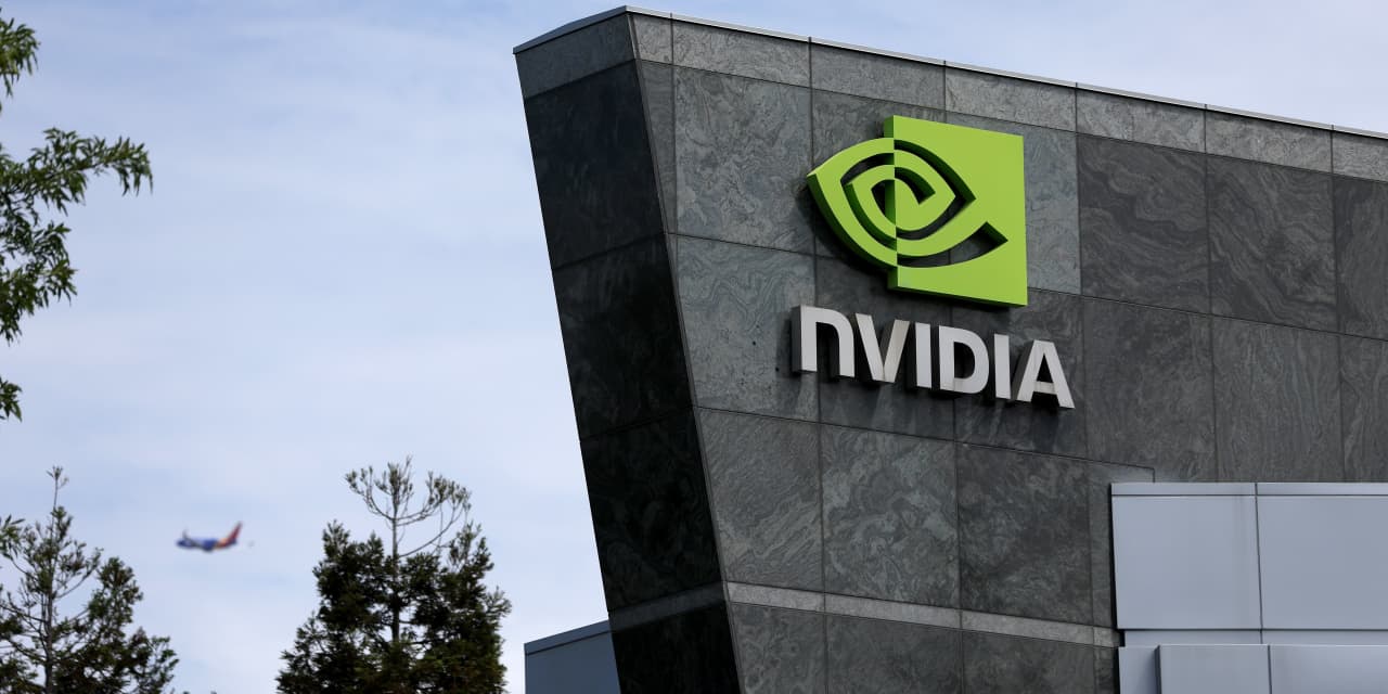 Los futuros de acciones caen cuando Nvidia y otros se ven afectados por un informe que prohíbe nuevos chips en China.