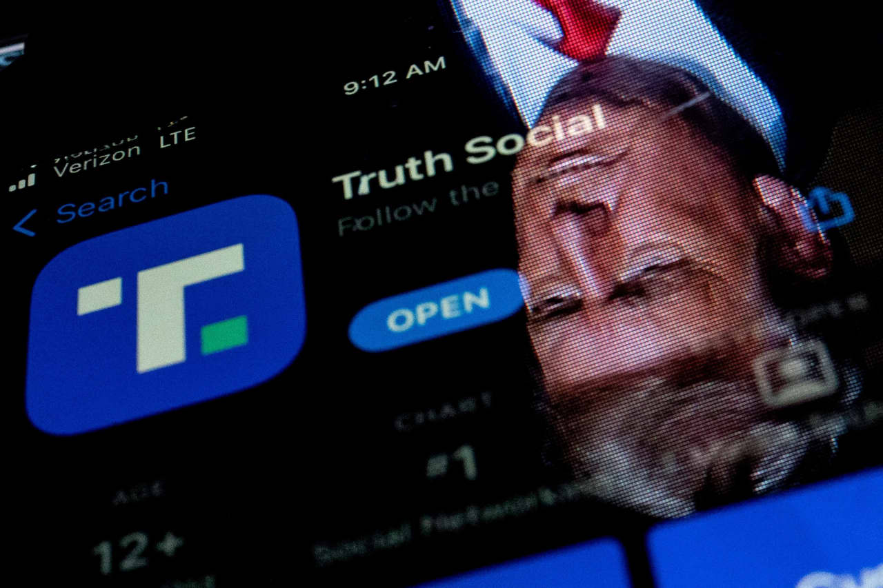 Trump’s Truth Social Merger With SPAC Wins 1-year Reprieve With ...