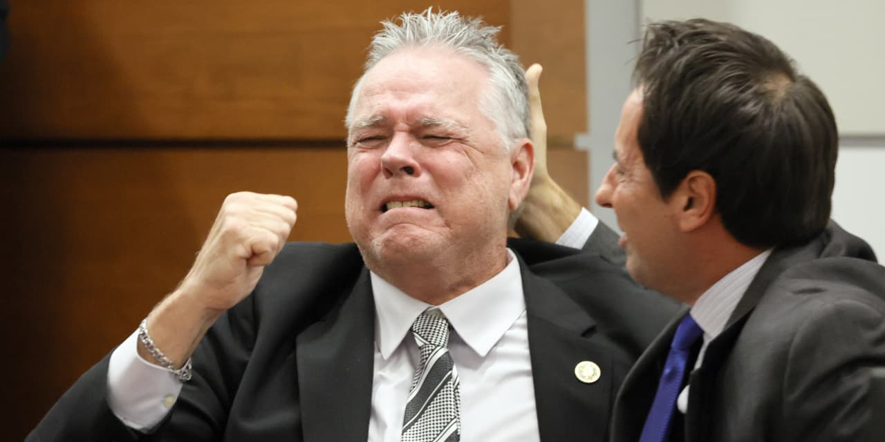 Deputy acquitted of all charges for failing to act during Parkland school massacre - Vimarsana News