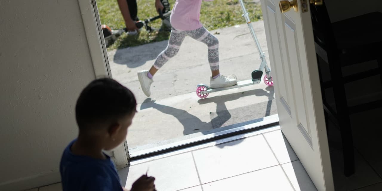 Biden program reducing risky migrant journeys. Yet border crossings continue. - Vimarsana News