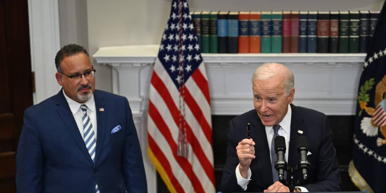 Biden administration to cancel  billion in student debt for 125,000 borrowers