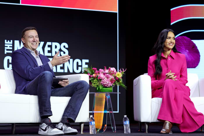 Yahoo CEO says the company plans a return to the public markets ...