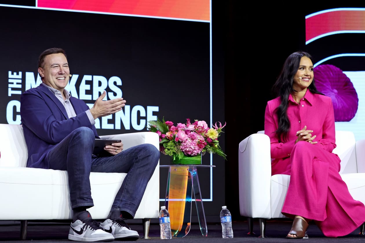 Yahoo CEO says the company plans a return to the public markets ...