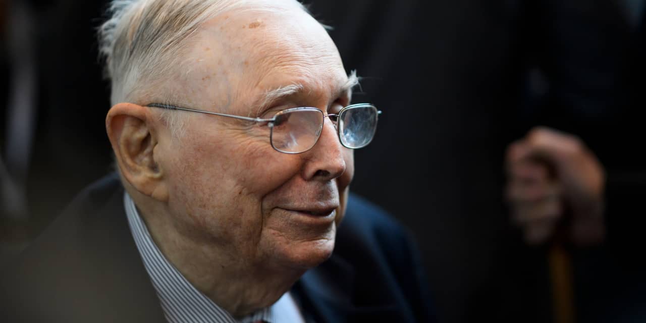 Berkshire’s Charlie Munger gives $40 million in stock to California museum