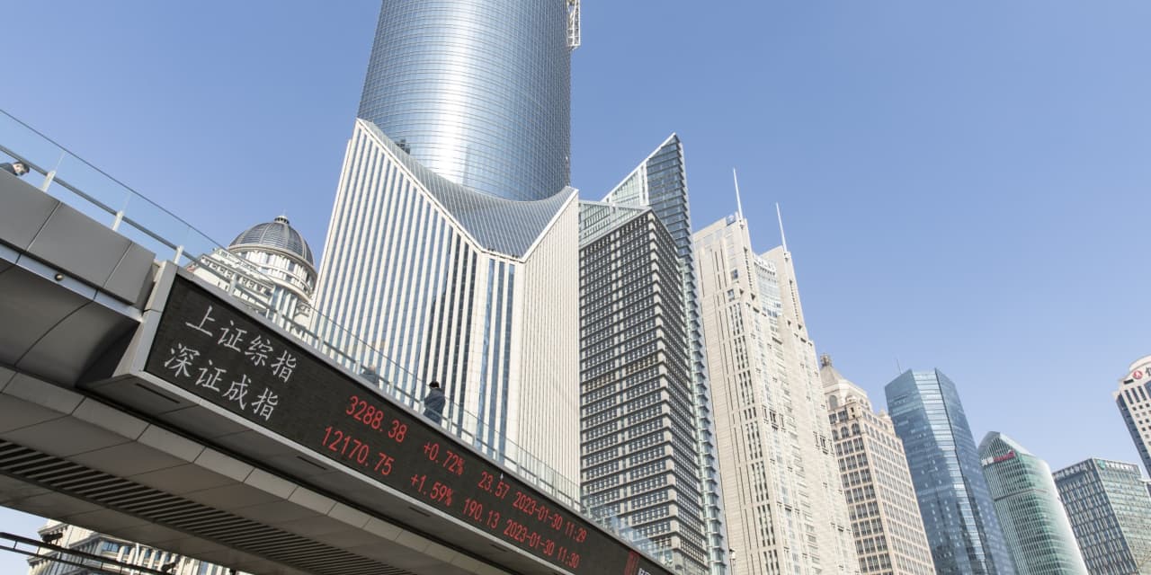 Hang Seng leads Asia markets lower with nearly 3% slump as banks sell off - Vimarsana News