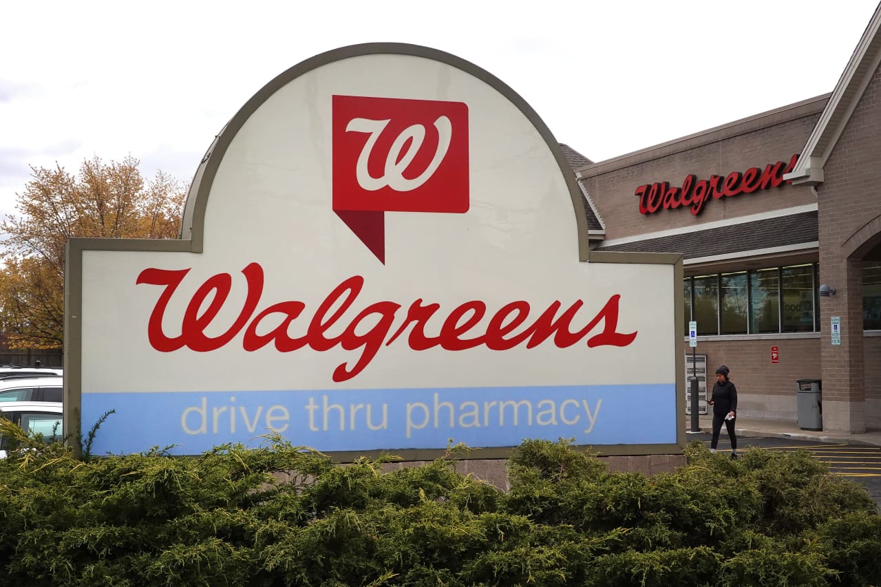 Walgreens’ stock has best day in 16 years as company plans to close 1,200 stores