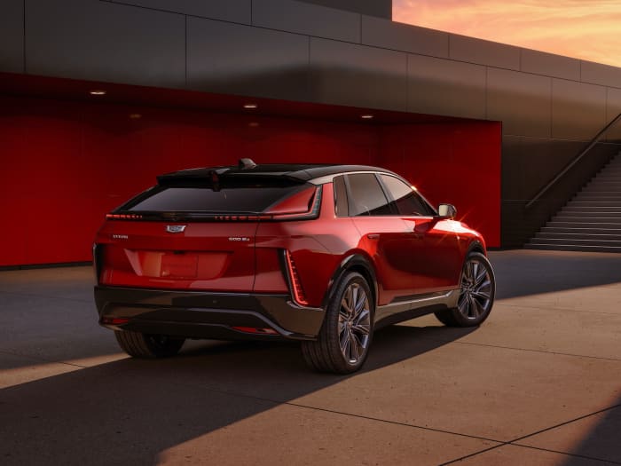 2021 cadillac deals lyriq luxury crossover