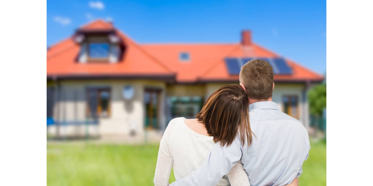 Home buyers thought mortgage rates were finally going to go down. Why hasn’t it happened yet?