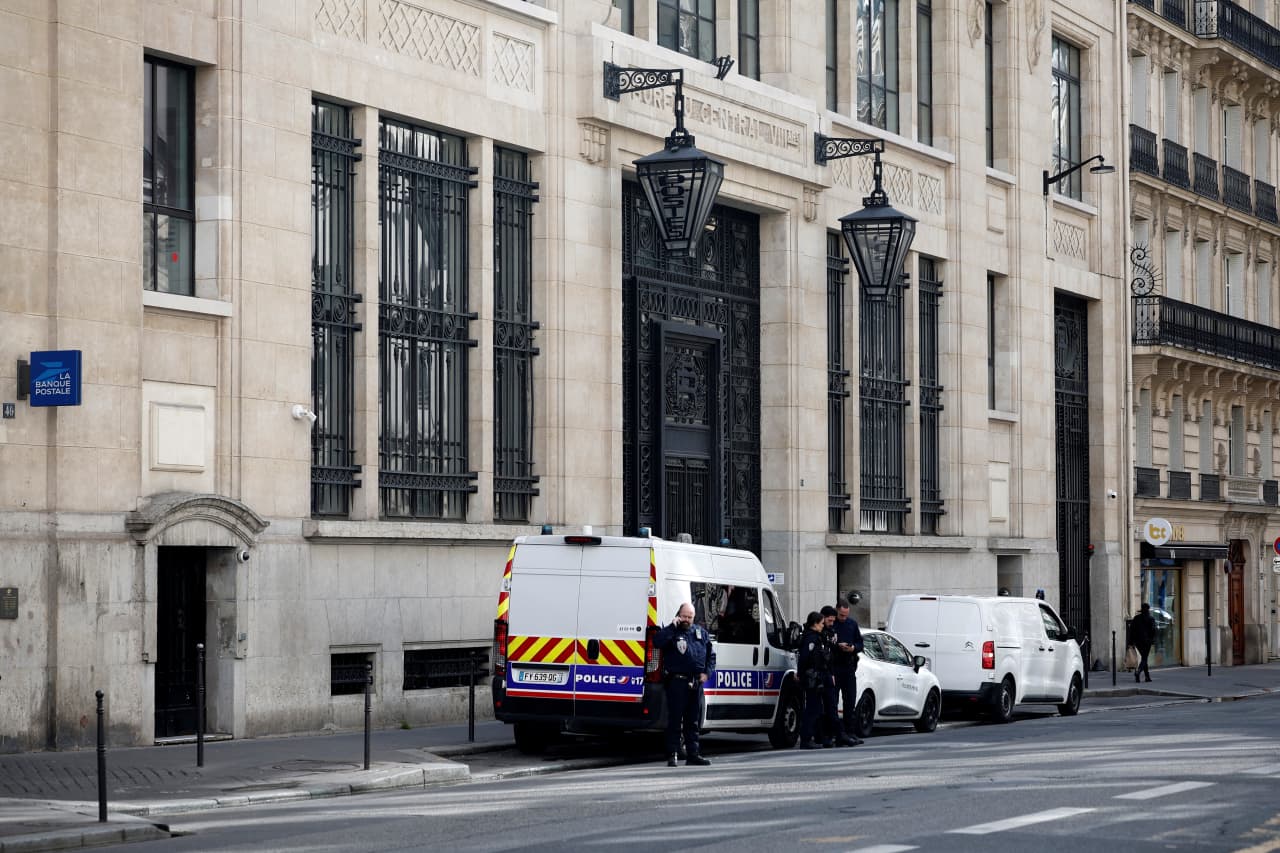 Staff at Citgroup told to work remotely in Paris and Frankfurt following foiled bomb attempt