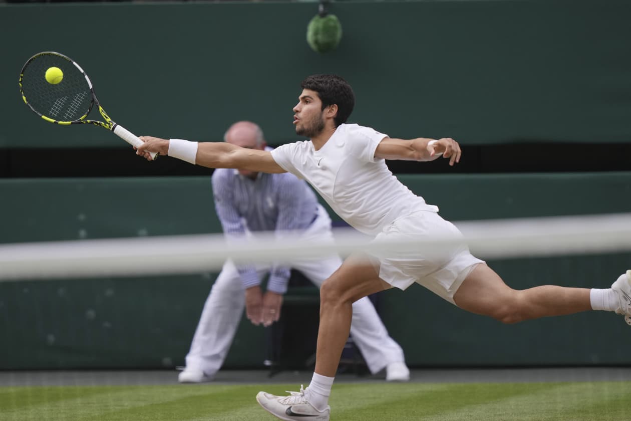 Carlos Alcaraz beats Novak Djokovic in five sets to win Wimbledon 