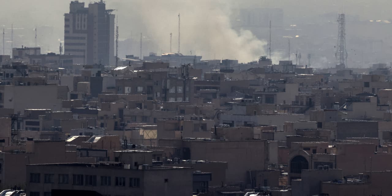 marketwatch.com - Barbara Kollmeyer - Trump says 'massive' strike against Iran underway - bitcoin tumble points to rocky start for markets next week