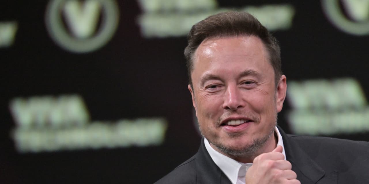 Elon Musk dice que Tesla gastará “más de” mil millones de dólares en la supercomputadora Dojo