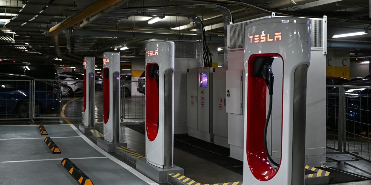 Tesla and Netflix are 'terribly overvalued' says New Constructs - Vimarsana News