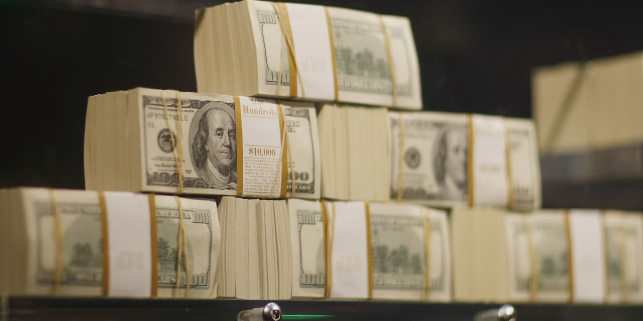 Why the $6 trillion pile of cash in money-market funds isn't heading for stocks - Vimarsana News
