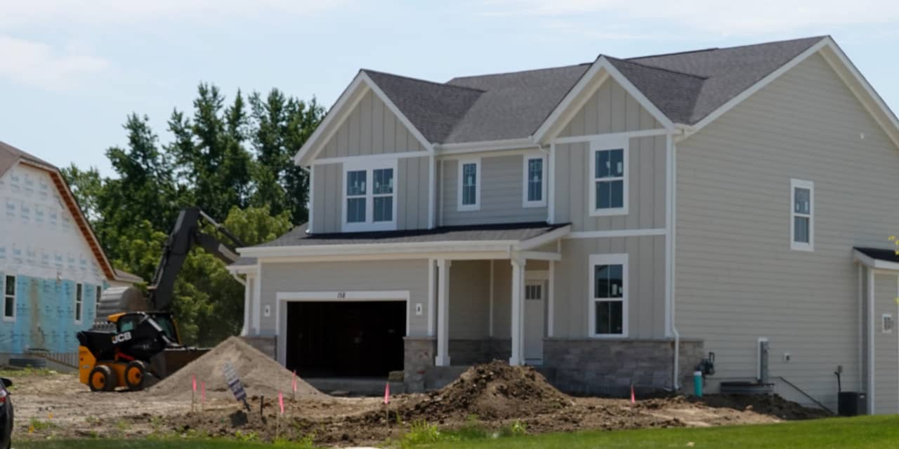 Mortgage demand falls as rates surge to the highest level since October 2022 - Vimarsana News