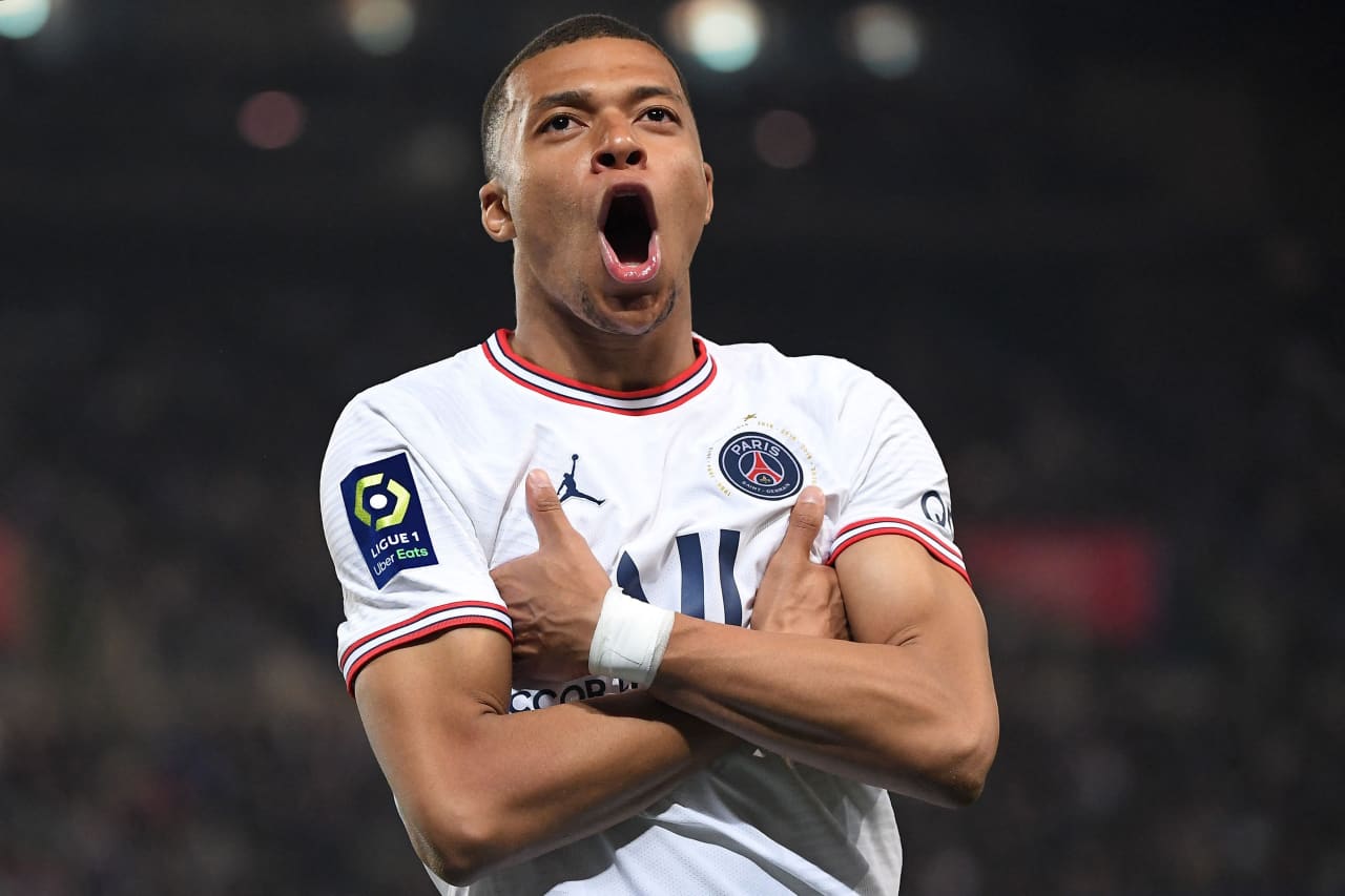 Kylian Mbappe  Kylian mbappé, Football players photos, Football tees