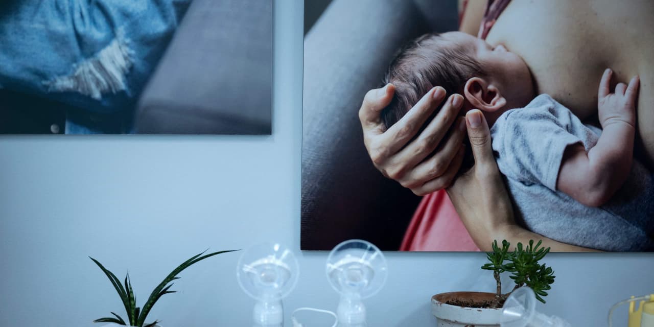 Breastfeeding moms feel stressed by return-to-office mandates, according to this study of over 15,000 women - Vimarsana News